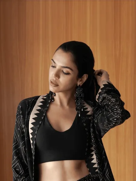 shriya-pilgaonkar-in-black-three-piece-suit