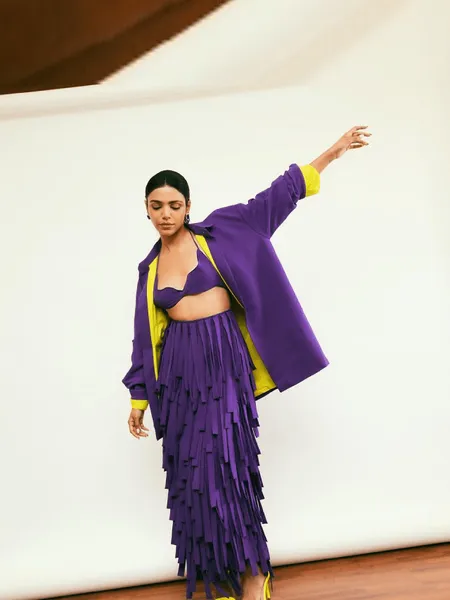shriya-pilgaonkar-the-broken-news-2 (1)