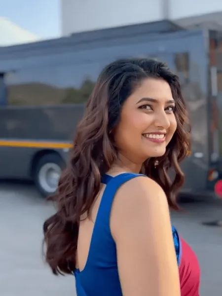 Prajakta Mali Saree Video
