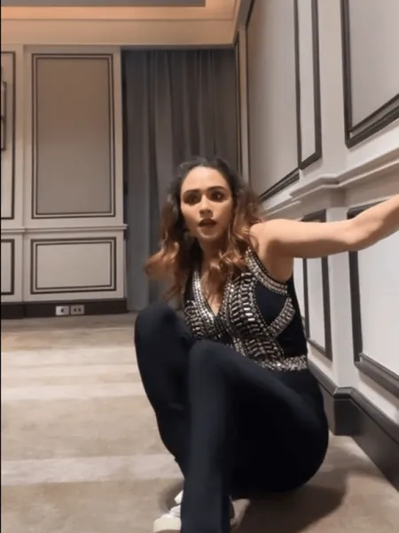amruta-khanvilkar
