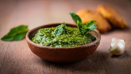 curry leaves, hair dye