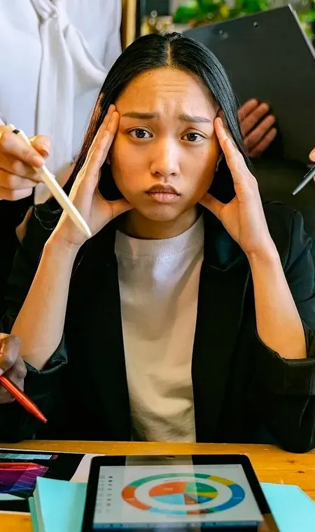 Digital-Habits-That-Are-Slowly-Killing-Your-Attention-Span