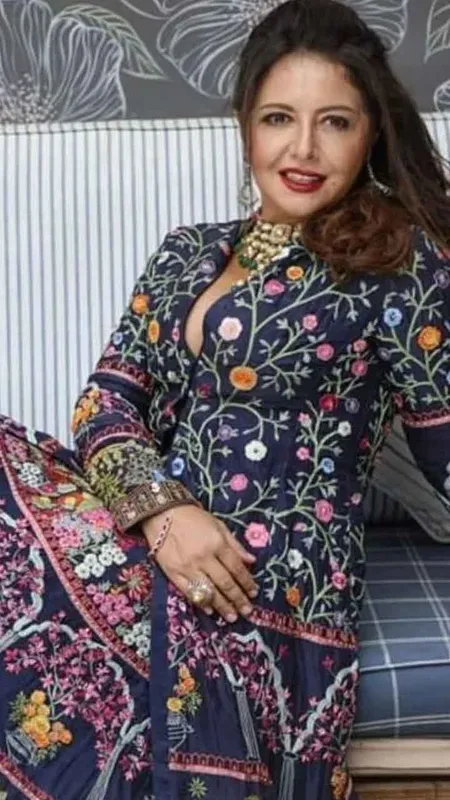 Gioconda Vessichelli गुच्ची स्टोर मुंबई में दीया रखते हुए देखी गई