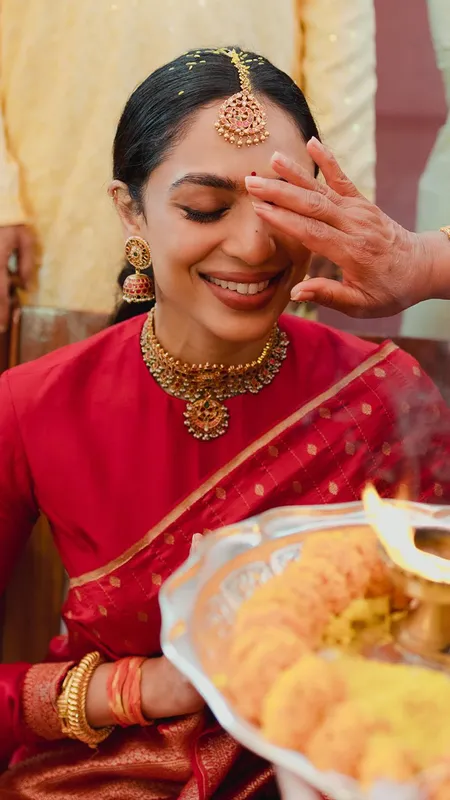 Sobhita Dhulipala ने दिखाई 'पेली कुथुरु' रस्म की झलक