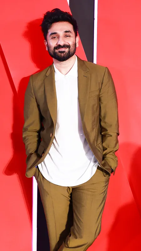 वीर दास के इंटरनेशनल एमी मोनोलॉग में SRK का 'बाज़ीगर' डायलॉग हुआ वायरल