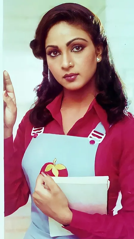 छोटे शहर और कम उम्र में स्टारडम पाने वाली Rati Agnihotri का अनोखा सफर