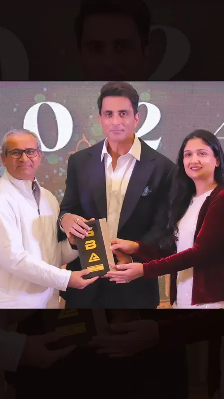 Sonu Sood के साथ अभिनेत्री ईशा अग्रवाल के लिए फैनगर्ल मोमेंट