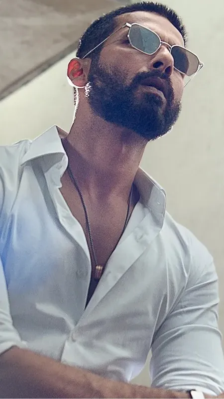 देवा से शाहिद का पोस्टर इस दिन होगा रिलीज,अमिताभ से है ख़ास कनेक्शन