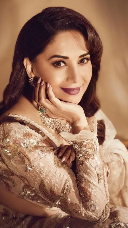 एक के बाद एक फ्लॉप फिल्में देने के बाद माधुरी को कहा जाता था मनहूस!