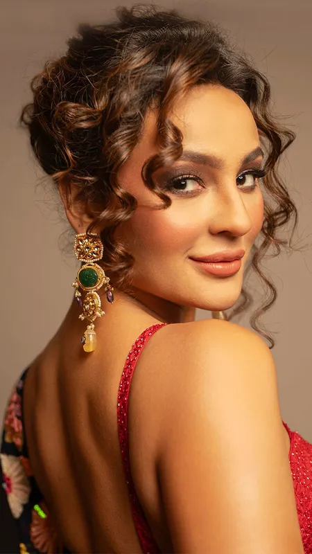 सीरत कपूर ने किया 2025 में धमाका: अपने फैंस को दिया ब्लॉकबस्टर तोहफा!