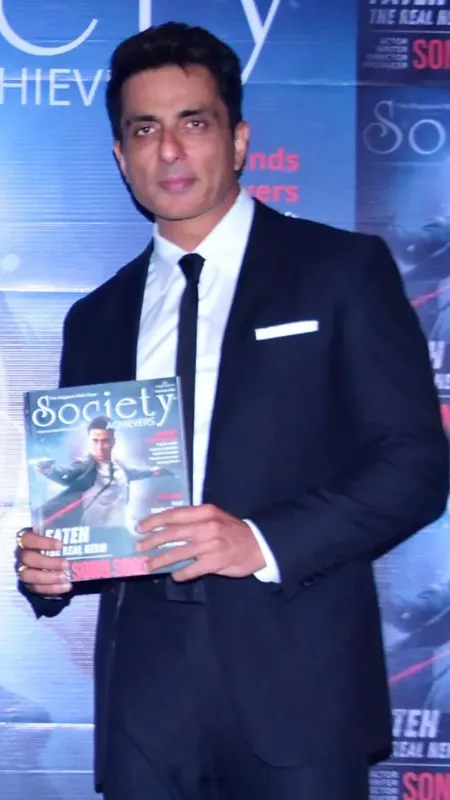 Sonu Sood ने 'सोसाइटी अचीवर्स' पत्रिका के 'कवर-बॉय' के रूप में...