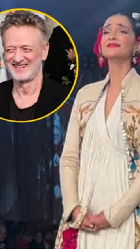 रैंप वॉक के दौरान  Rohit Bal को श्रद्धांजलि देते हुए रो पड़ीं Sonam Kapoor