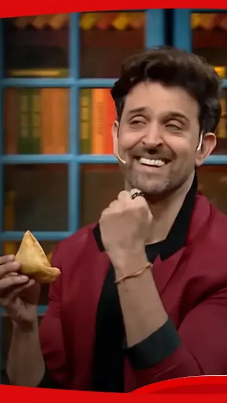 समोसा लवर है Hrithik Roshan, बड़े चाव से खाते हैं समोसे
