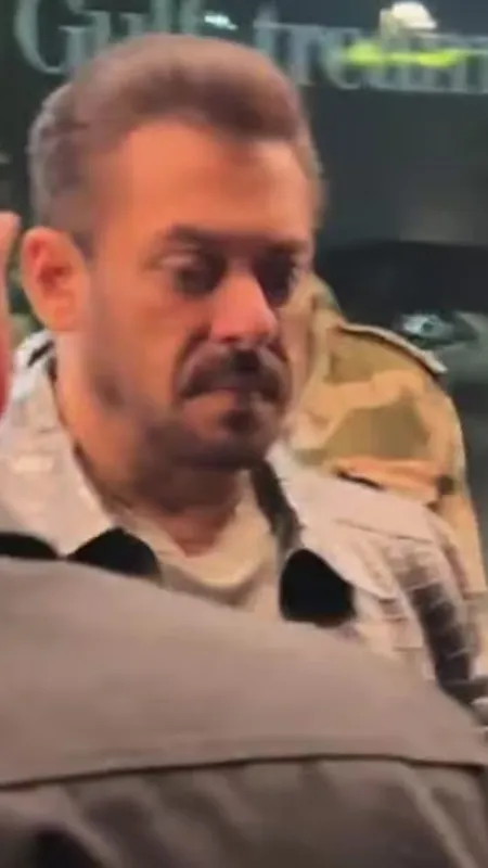 एयरपोर्ट पर गुस्से में नजर आए Salman Khan, नेटिजन्स ने किया ट्रोल