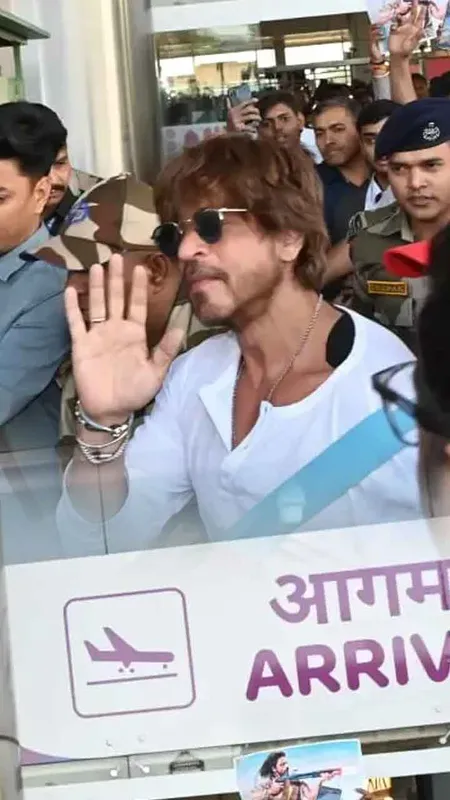 IIFA 2025: शाहरुख खान से लेकर नोरा फतेही तक आईफा धमाल मचाने जयपुर पहुंचे ये सेलेब्स