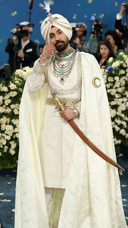 Met Gala 2025: दिलजीत दोसांझ का मेट गाला लुक बना चर्चा का विषय, रॉयल शेरवानी और नेकलेस का इस तरह है पंजाबी कनेक्शन