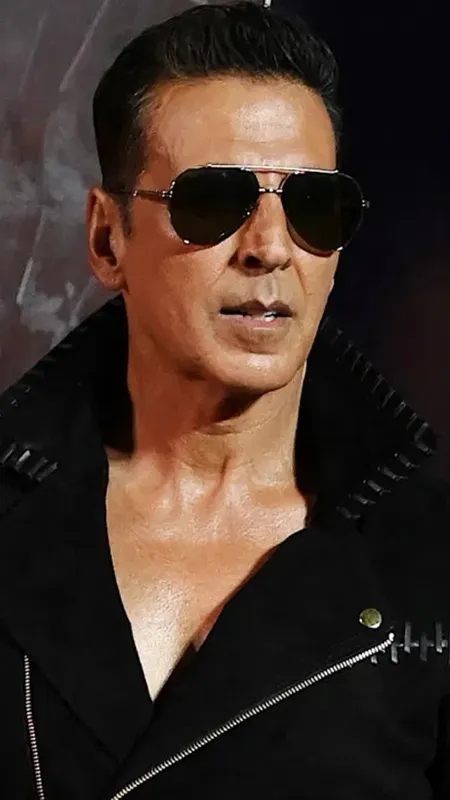 Hera Pheri 3 Controversy:Akshay kumar ने तोड़ी चुप्पी, कहा- परेश रावल को 'बेवकूफ' कहना गलत, मामला कोर्ट में है