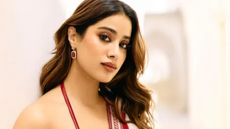 Short: जान्हवी कपूर ने बताई पैपराजी की सच्चाई, कहा "यदि आपकी कीमत...."