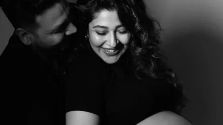 Sonarika Bhadoria flaunt baby bump in maternity Photoshoot viral on social media (1)