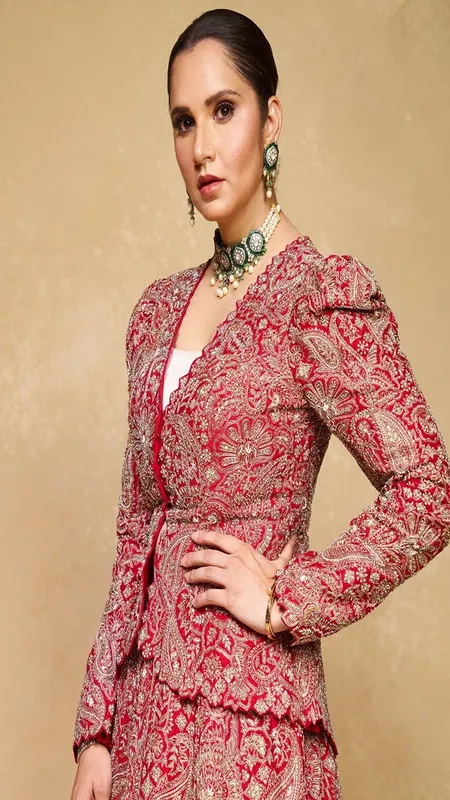 सानिया मिर्जा के डिफरेंट लुक ने खींचा सबका ध्यान, आप भी देखें PHOTOS