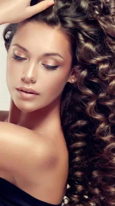 अगर आपके हेयर भी है कर्ली तो, इन हेयर स्टाइल को करें ट्राई