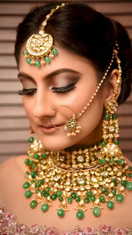 करवा चौथ पर लुभाना है पति का दिल, इन मेकअप टिप्स को लुक में करें शामिल