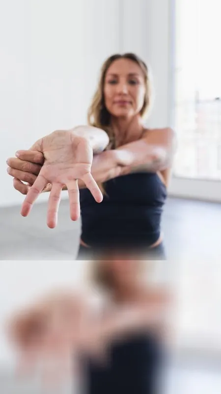 इस एक्सरसाइज को करिए निरंतर, हाथ का दर्द हो जाएगा छूमंतर