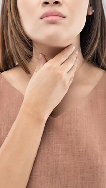 गले में हो रही है खराश, Coconut Oil के गरारे करने मिलेंगे गजब के फायदे