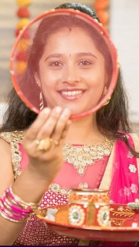 करवा चौथ पर भेजेंगे जब ये स्पेशल मैसेज, आपको भी मिलेंगी खूब सारी विशिज