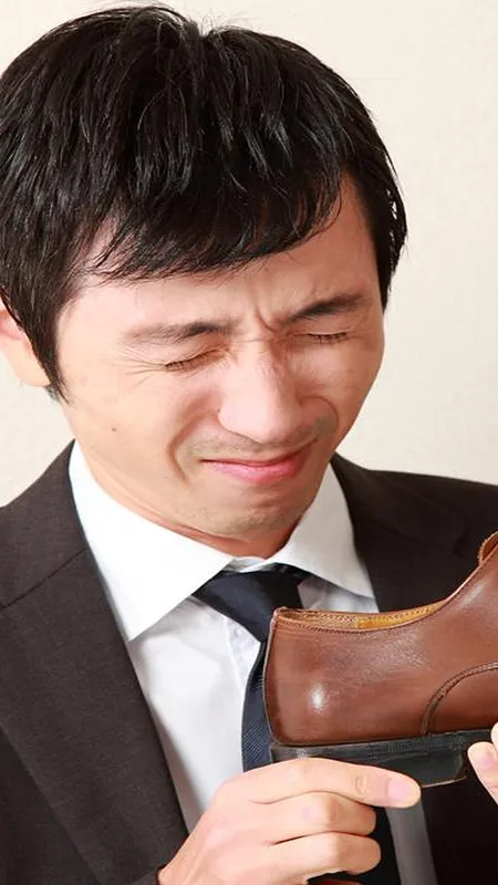 जूतों की बदबू से अटकती हैं सांसे तो ये तरीके क्यों नहीं आजमाते