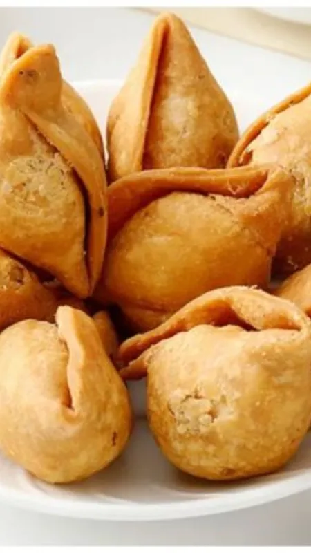शाम के स्नैक्स के लिए बिना मैदे के बनाएं मिनी आटा समोसा