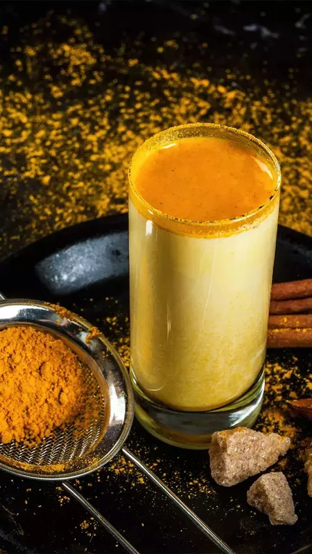 हल्दी वाला दूध पीने के सेहत से जुड़े 5 फायदे