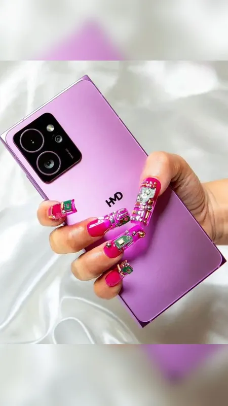 HMD Skyline को नियॉन पिंक और ट्विस्टेड ब्लैक कलर के साथ किया गया लॉन्च