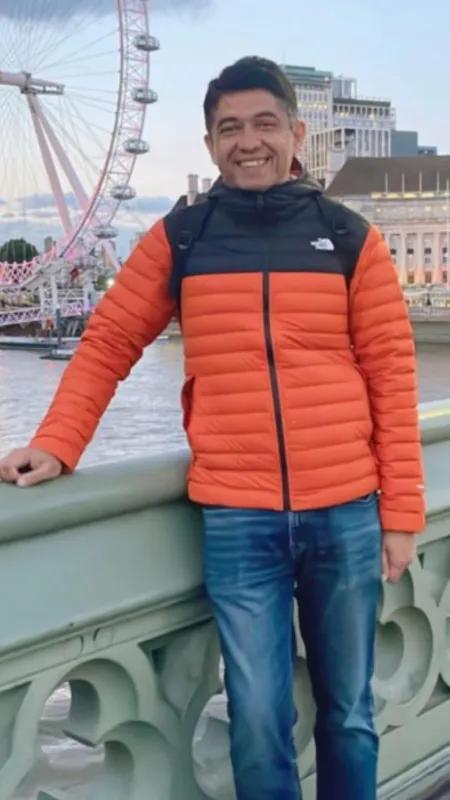 महीने में लेते हैं एक रुपये सैलरी, फिर भी देश के हैं सबसे अमीर IAS