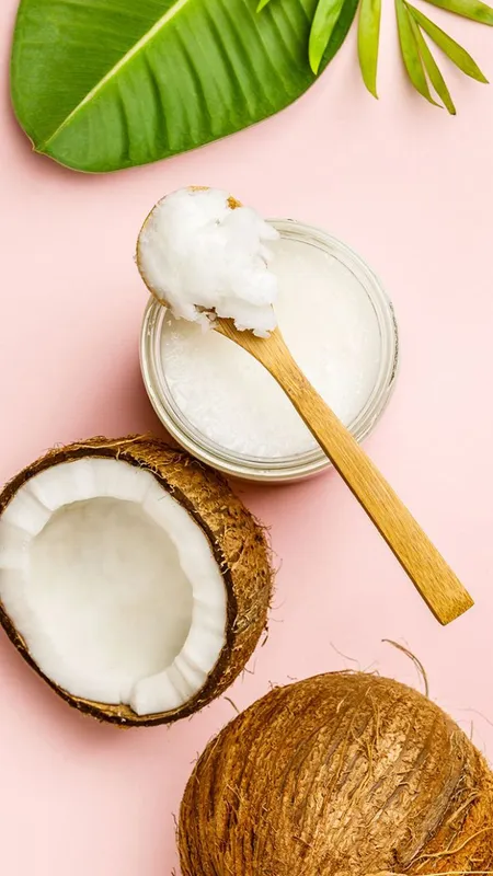 बारिश में भीगने की वजह से हो रही है ज्यादा खुजली, तो नारियल के तेल ऐसे