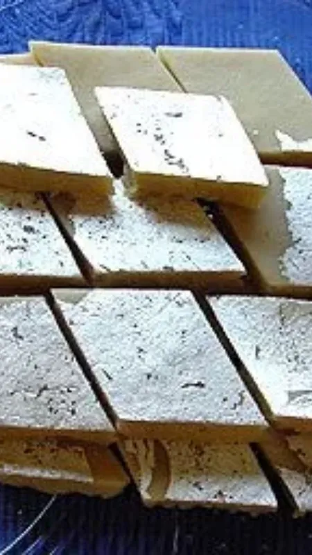 क्या सच में चांदी से बना होता है Silver Coated Sweets?