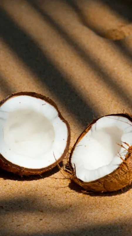 आधे से ज्यादा लोग नहीं जानते, नारियल के अंदर कैसे होता है पानी?