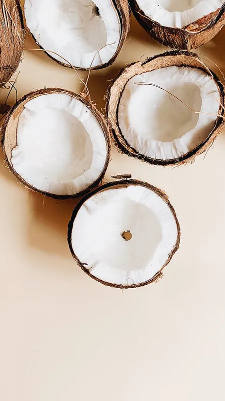 गले में हो रही है खराश, Coconut Oil के गरारे करने मिलेंगे गजब के फायदे