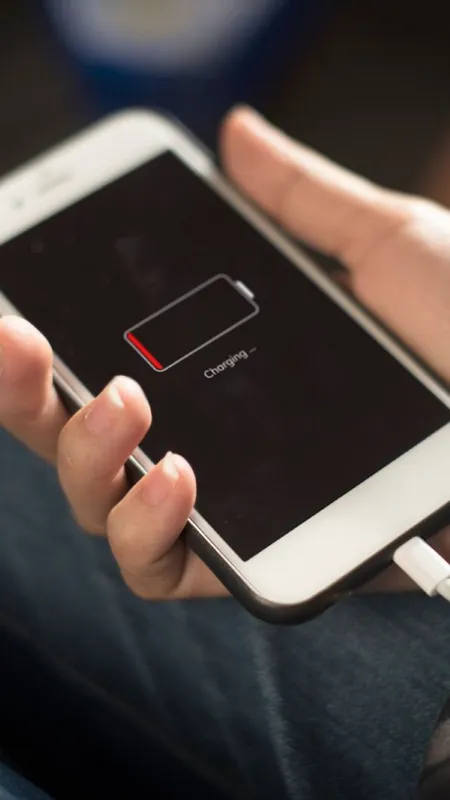 चार्ज करते समय फोन का इस्तेमाल करते हैं, तो हो सकती है मौत