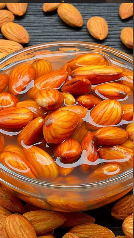बादाम को रातभर पानी में भिगोकर खाना सेहत के लिए फायदेमंद