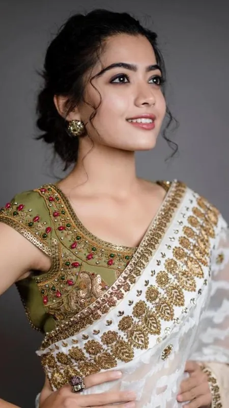 रश्मिका का देखकर हॉट Indian Attire, फैंस के दिल में लगी Fire