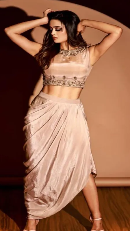 इस टीवी एक्ट्रेस ने बिखेरा अपनी अदाओं का जादू, फैंस ने कहा 'स्टनिंग'