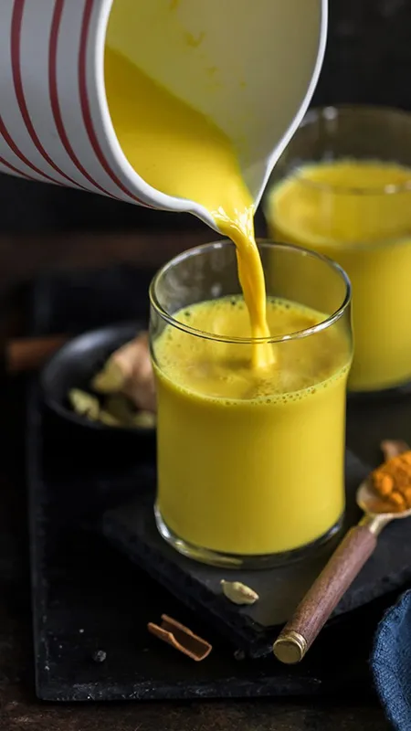 हल्दी वाला दूध पीने के स्वास्थ्य से जुड़े अनगिनत फायदे!