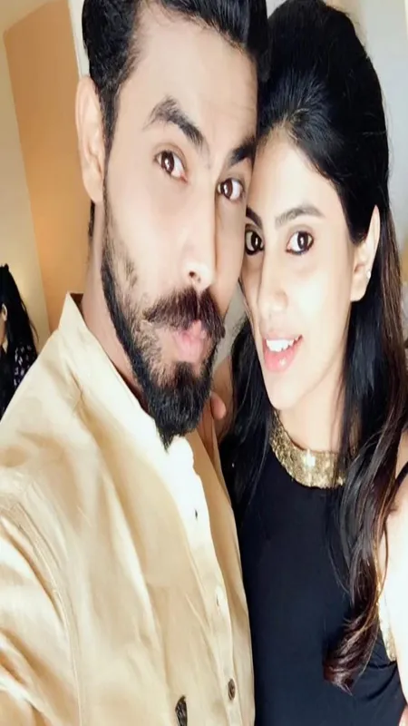 रिवाबा को कितना प्यार करते हैं रवींद्र जडेजा, एनिवर्सरी पर फोटोज से कि