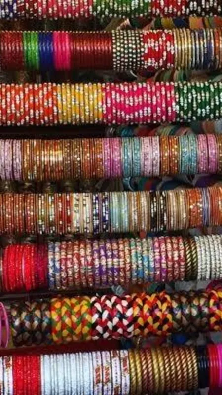 दिल्ली की ये मार्केट बेस्ट हैं चूड़ियों के लिए, जानें