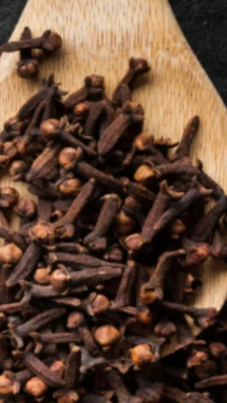 खाली पेट 1 लौंग चबाने से हेल्थ को मिलते हैं ये फायदे!