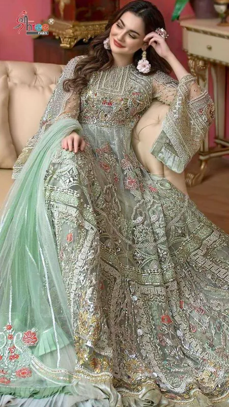 सावन में ग्रीन की जगह ट्राई करें ये मल्टी कलर सूट, देखें न्यू डिजाइंस