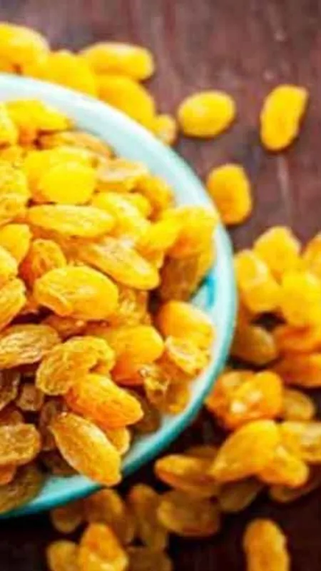 किशमिश खाने के नुकसान हैं या फायदे, जानें...
