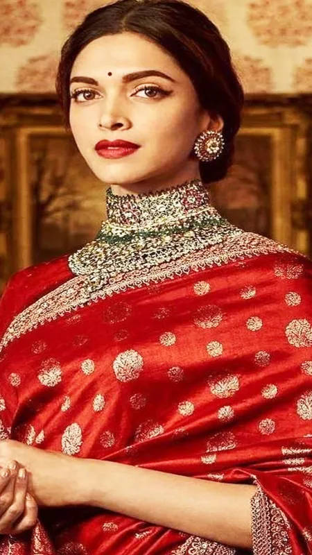रक्षाबंधन पर इन साड़ी लुक्स के साथ दिखें खूबसूरत और स्टाइलिश