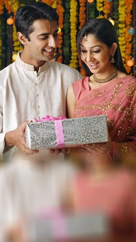 करवा चौथ पर पत्नी को देंगे ये सौगात,रिश्ते में हो जाएगी प्यार की बरसात